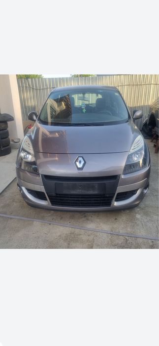 Dezmembrez renault grand  scenic  3  cu 7 locuri 1.5 dci 110 cp  2011