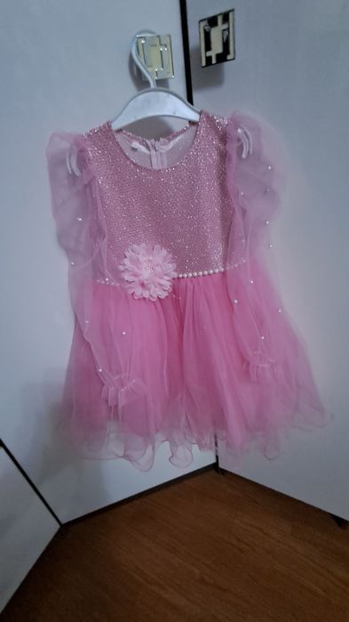 Платья для девочек 108-110размер 3-4года