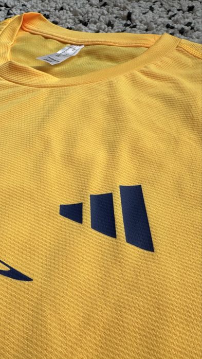 Нова дамска тениска за бягане Adidas размер M