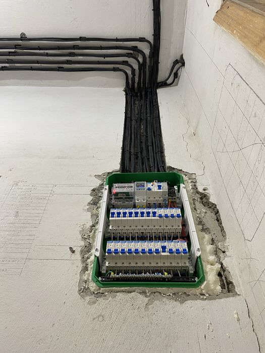 Электрик с опытом 8 лет