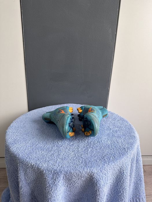 Детские футбольные бутсы