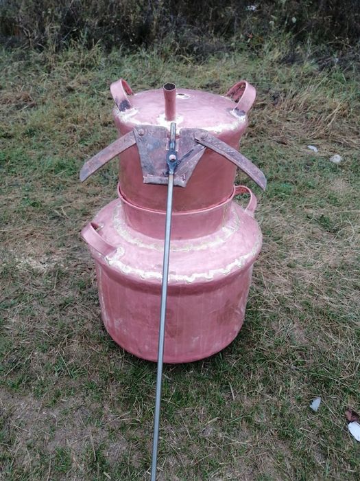 Vand cazan de tuica din cupru alimentar are 125 de litri cu fundu de 3