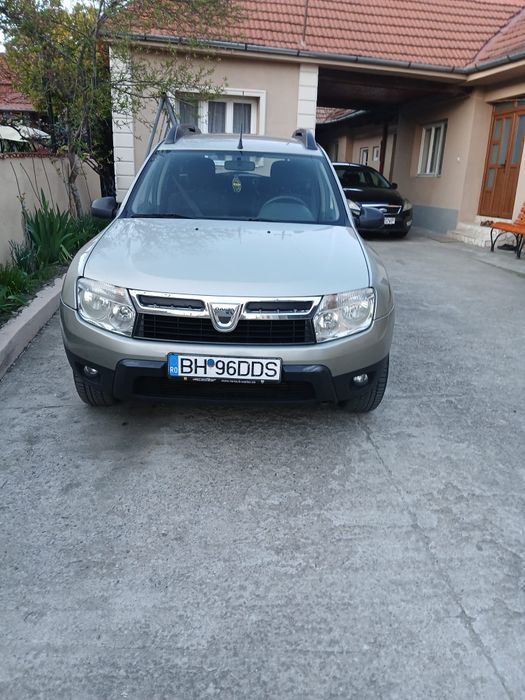 Vând Dacia duster