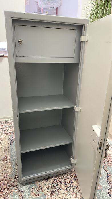 Продам сейф для офиса