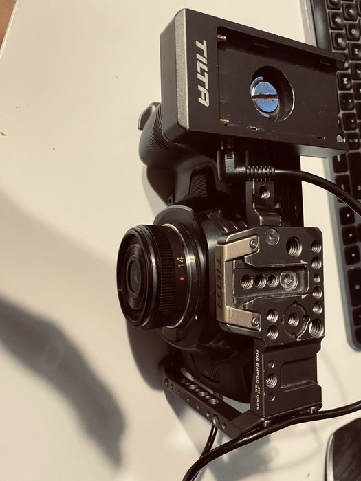 Blackmagic Pocket Cinema Camera 4K - обектив Canon и преходник