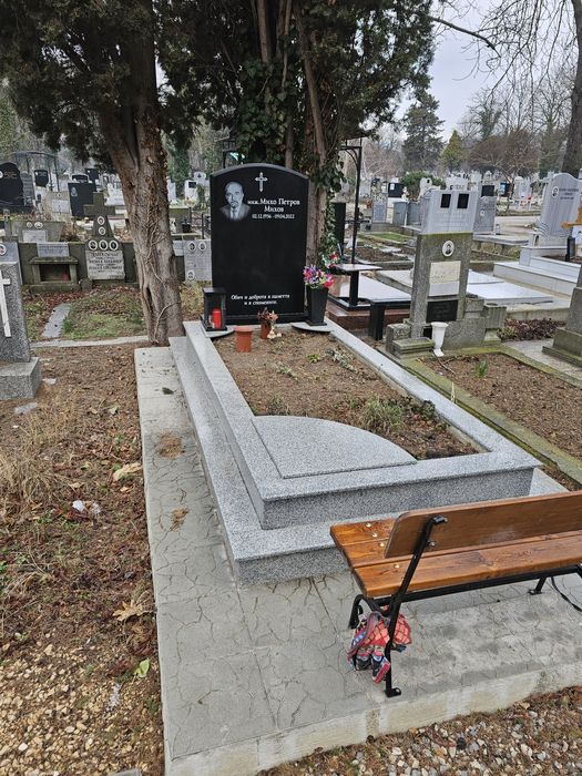 Изработка на паметници и надгробни плочи