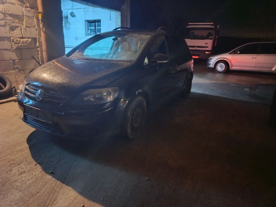 Dezmembrez Volkswagen golf 5 plus