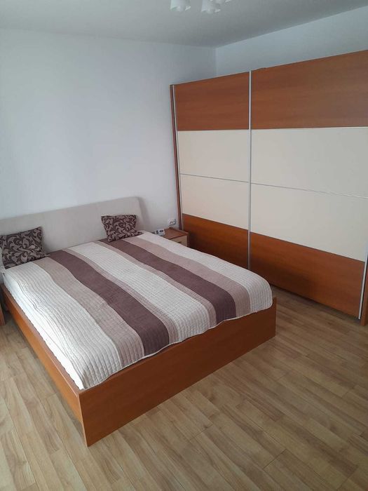 Inchiriez apartament 2 dormitoare si living