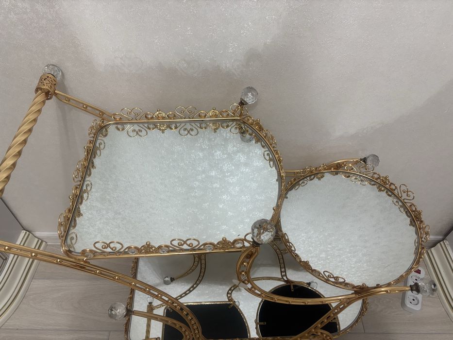 Красивый барный столик