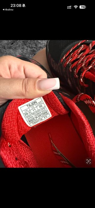 Продам кроссовки мужские Asics