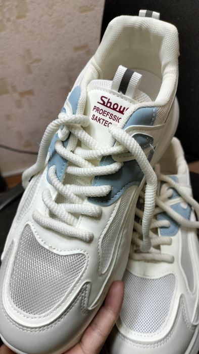 Продам новые кросовки