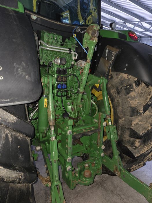 Vand tractor JD.6215 R