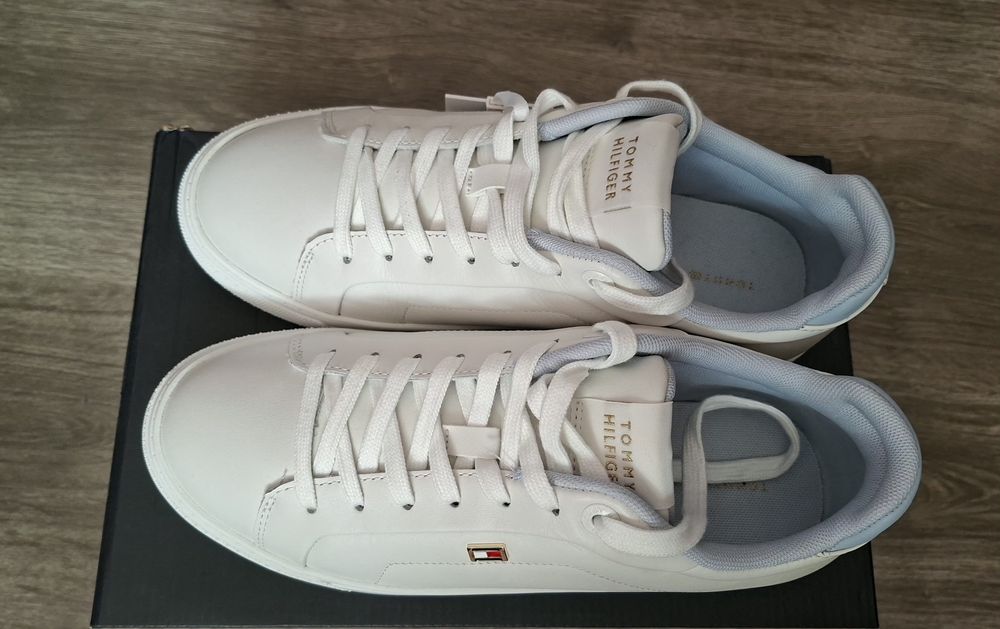 Дамски спортни обувки Tommy Hilfiger