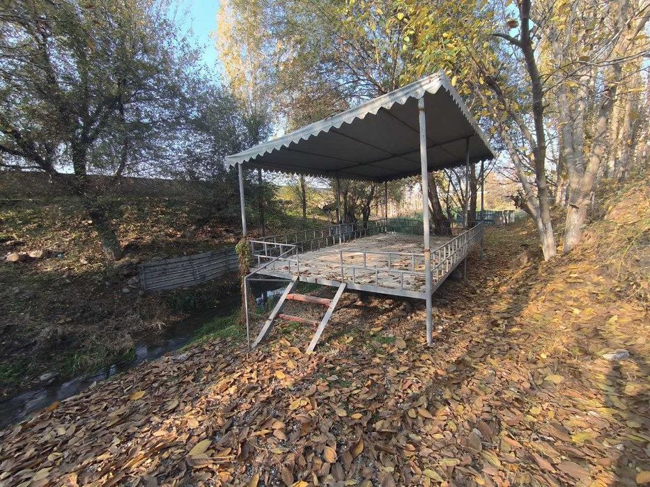 Sotiladi Choyxona va hovli Qoravoy MFY, Bostonliq tumanida.