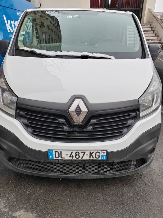 Vând Renault trafic varianta lunga