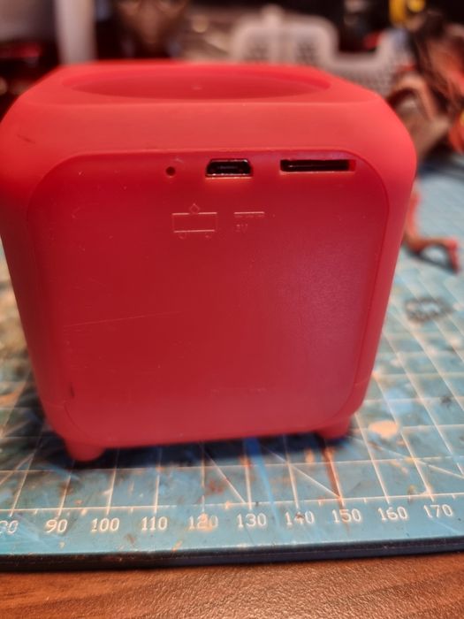 Червената колонка Disney за части