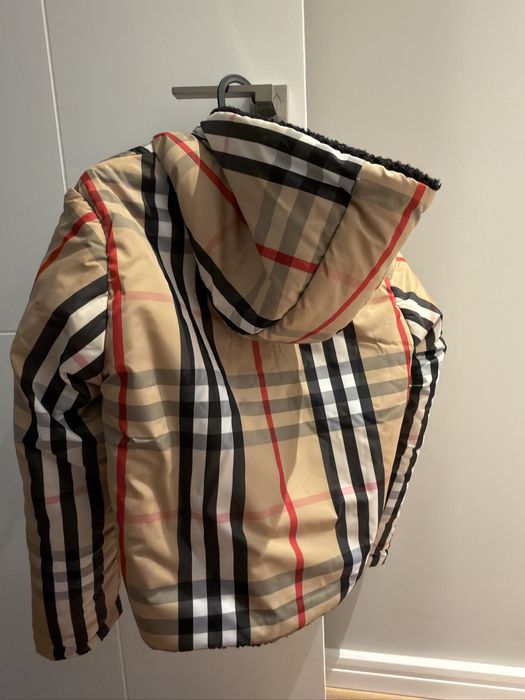 Burberry дамско двулицево яке