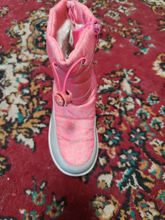 Продам ботинки для девочек