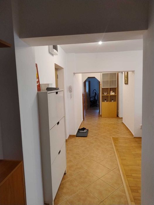 Apartament modern de închiriat - 4 camere,  recent renovat! (zona Tei)