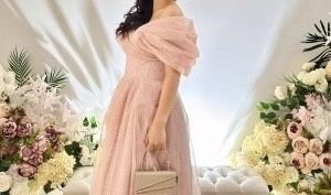 Платье пышное розовое с блестками