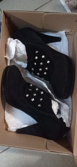 Дамски обувки и боти тип кубинка 37