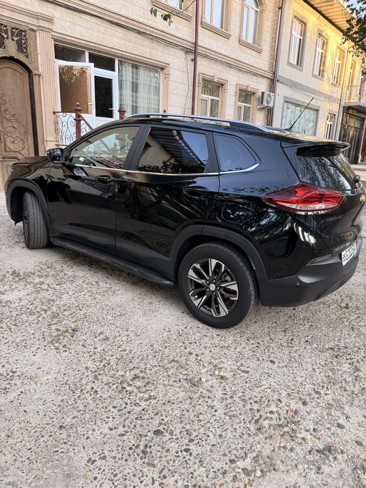 Chevrolet Tracker 2 Turbo, holati zur, qora, 2021-yil koreyskiy