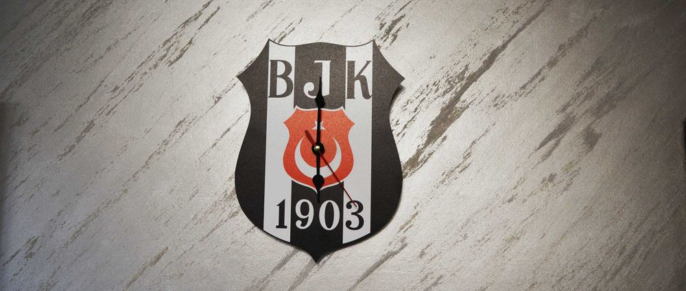 Стенни часовници с емблеми на всички футболни отбори