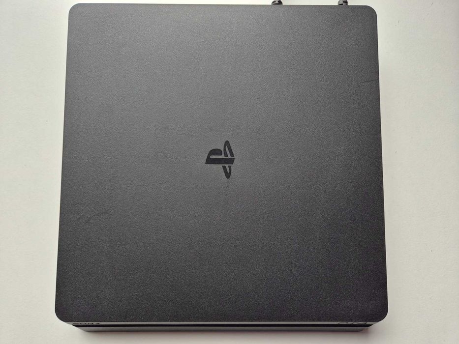 Playstation 4 Slim 500gb с 2 джойстика и игри по избор