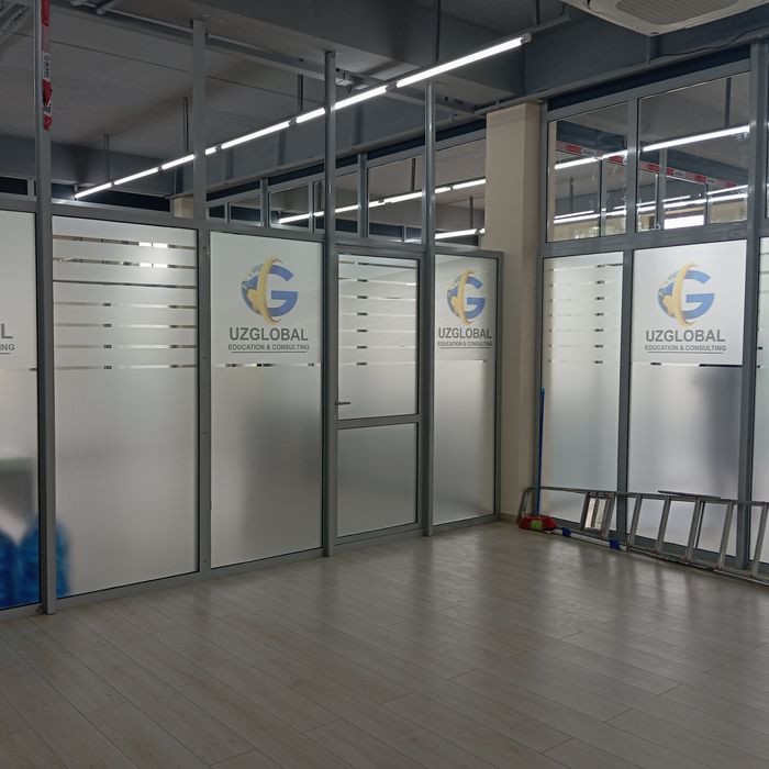 Тонировка матовый туманка рекламный самоклйка оклейка Оракал для офиса