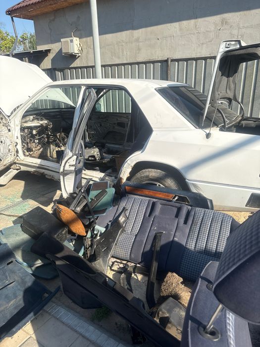 Mercedes 124 e300 на разбор