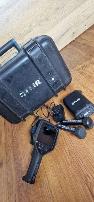 Flir E75 camera termoviziune
