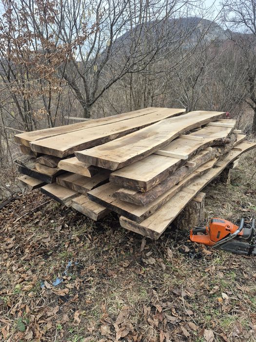 Vand lemn de nuc uscat debitat  7 cm latime pe 2,5 lungime i