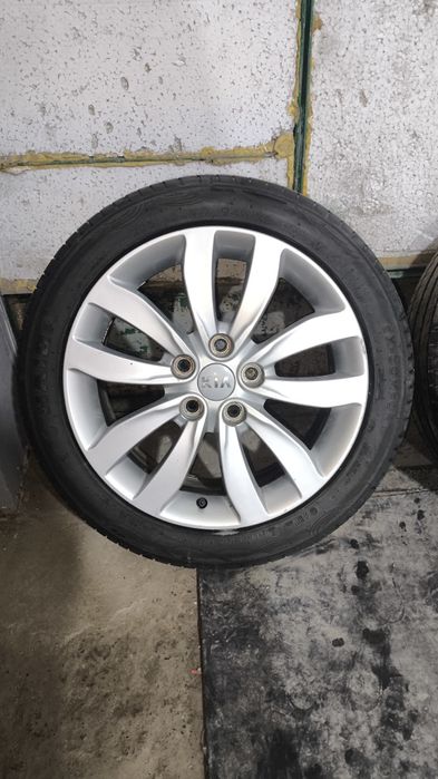 Продам комплект колёс Kia R17