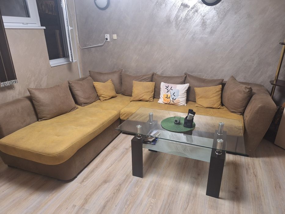 Ъглов диван с маса
