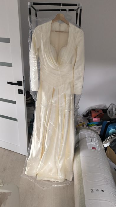 Rochie mireasa (culoarea șampanie)