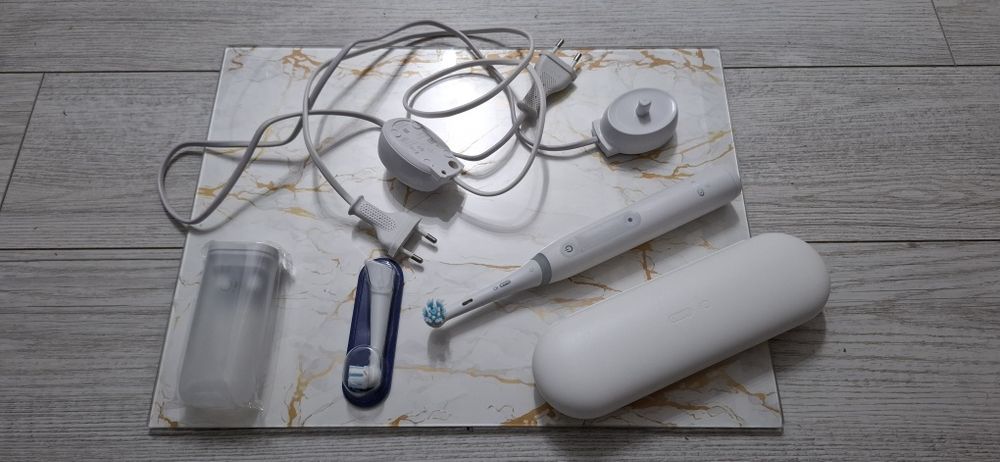 Periuta de dinti electrica Oral B io4