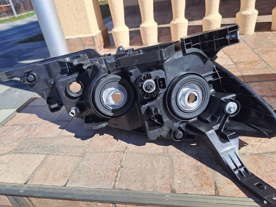 Far stânga nissan pulsar