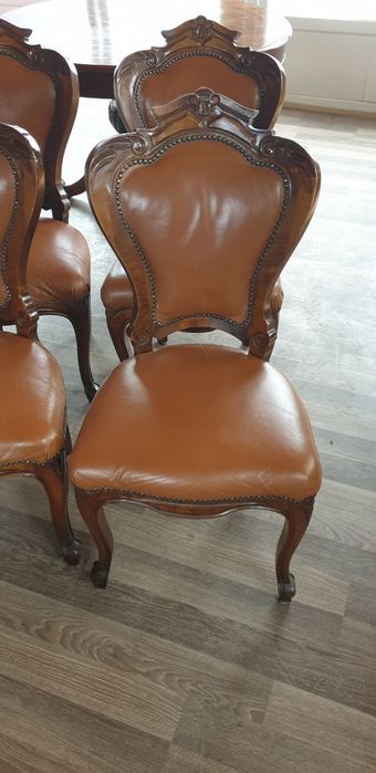 Masa si scaune lemn sculptat