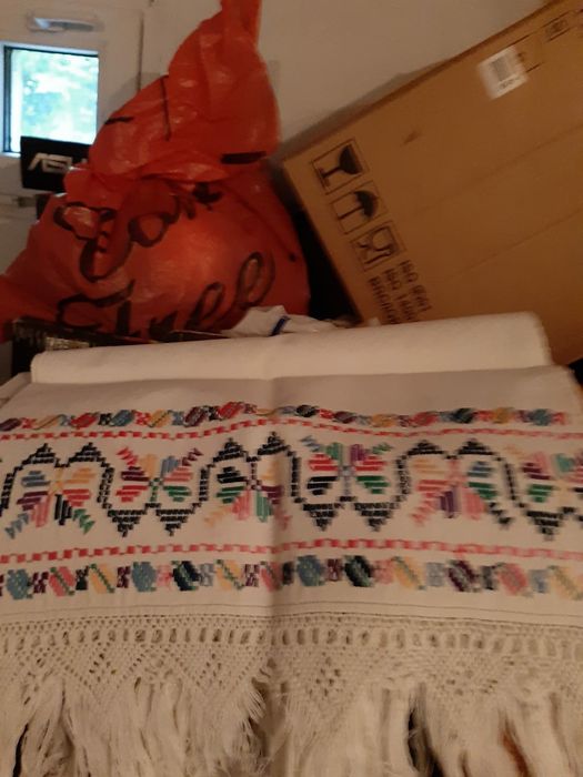 Cuverturi si prosoape artizanale noi neutilizate