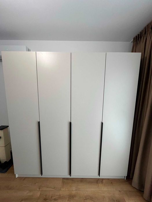 Dulap (H x L x l) 215 x 200 x 60