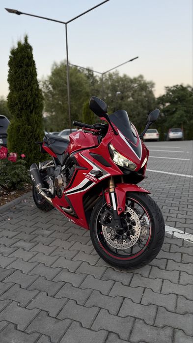 Vând carene honda CBR650r
