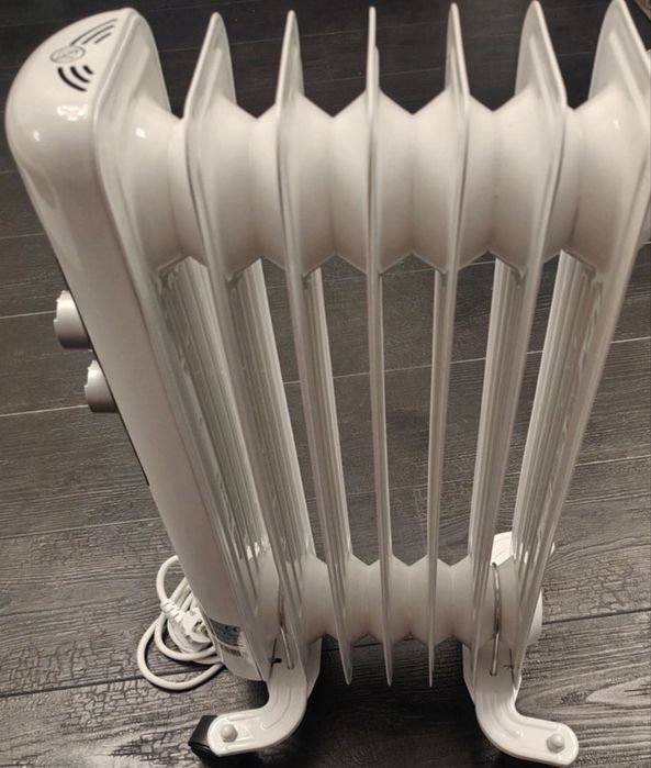 Radiator pe ulei Cecotec ReadyWarm, 7 elemenți, nou