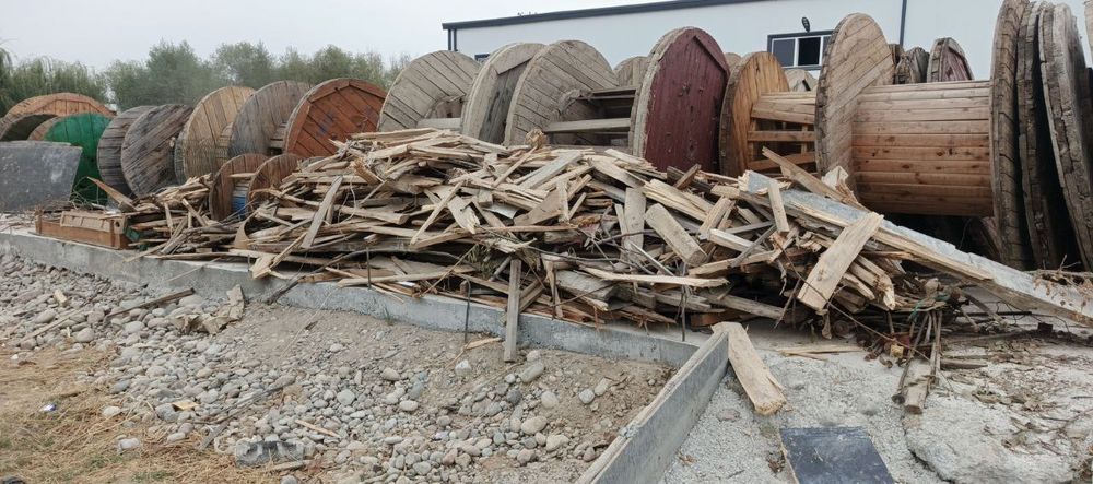 Упаковочный Линолеум, мешок пустой,поддон Б/у один рулон 25000 су