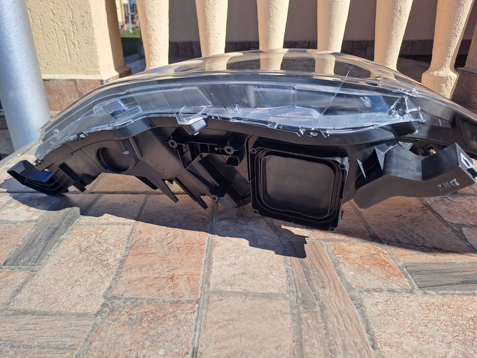 Far stânga nissan pulsar