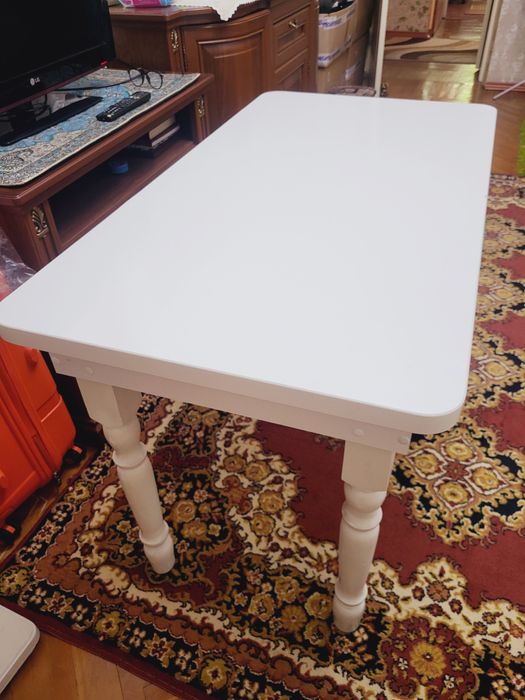 Продам белый стол