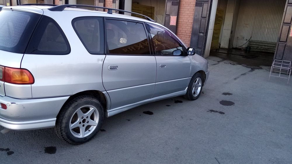 Продам машину тойота ипсум, есть торг