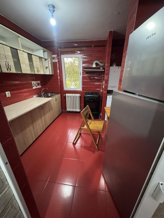 Inchiriez apartament cu  2 camere zona podu ros !