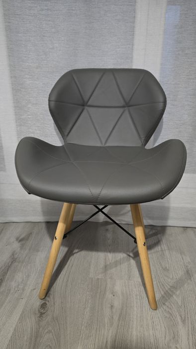 Set 3 Scaune Tip Scandinav - stare excelentă