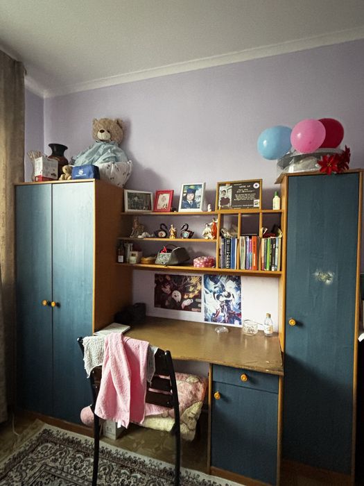 Продам удобный письменный стол с шкафами (гарнитур)