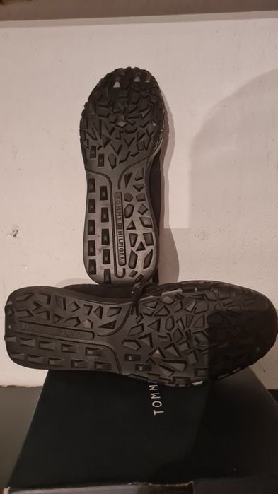 Vând pantofi sport Tommy Hilfiger